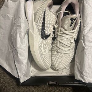 Nike Women's Star Pattern White and Black Athletic Shoes